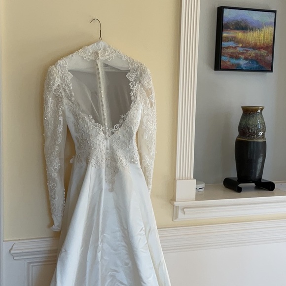 Stunning Vintage Custom Wedding Dress - Picture 8 of 12
